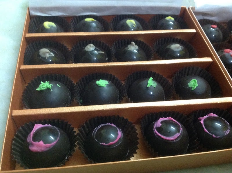 IRIS CHOCO - The Artisan Luxury Chocolates